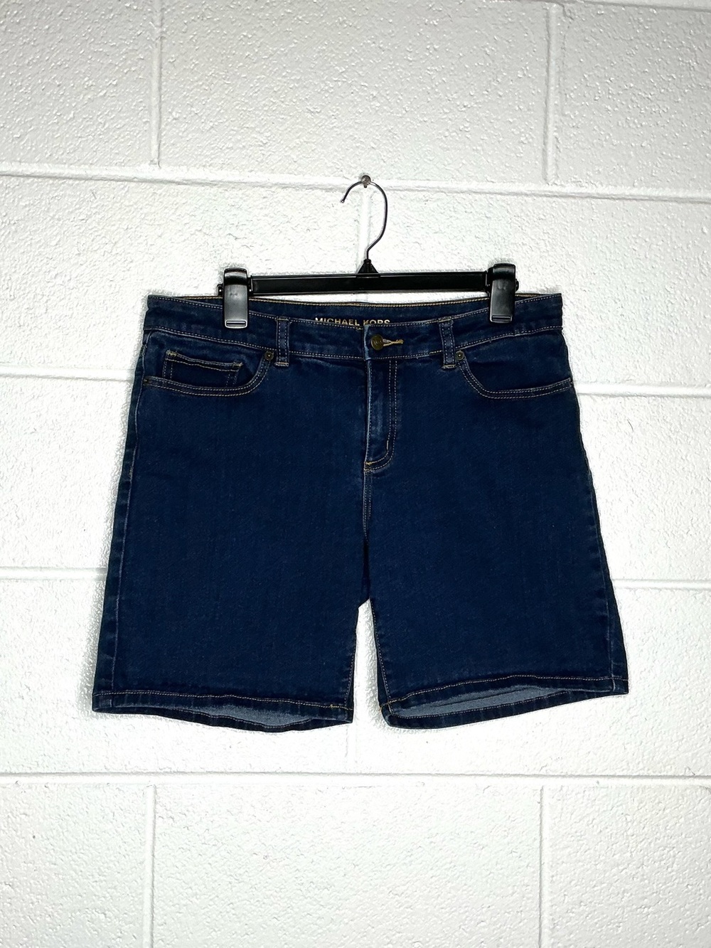 < Michael Kors Mid-Rise Dark Wash Denim Shorts Size 6 >